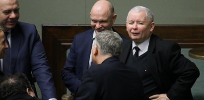 Sensacyjny sondaż! Prawie połowa wyborców rozważa głosowanie na PiS