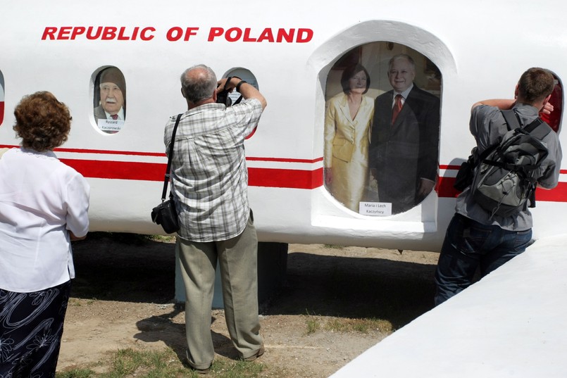 Makieta tupolewa, który rozbił się w czasie katastrofy smoleńskiej, została zaprezentowana i poświęcona w Kałkowie