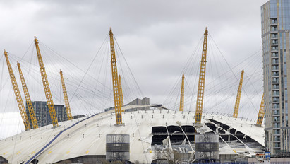 A szélvihar letépte a londoni O2 Aréna tetejét – videó
