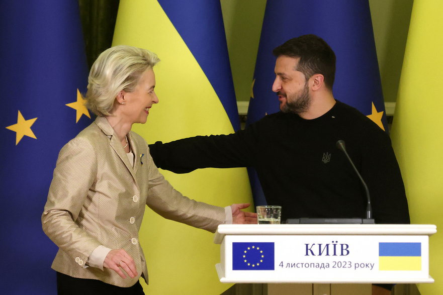 Przewodnicząca Komisji Europejskiej Ursula von der Leyen i prezydent Ukrainy Wołodymyr Zełenski na konferencji prasowej po rozmowach w Kijowie, 4 listopada 2023 r.