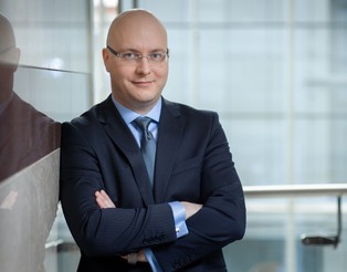 Kosaty: Piątek EURUSD powinien zakończyć poniżej 1,26