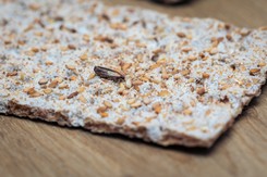 Sposób na mole spożywcze z czasów PRL. Weź rondel i zagotuj w nim te dwa składniki