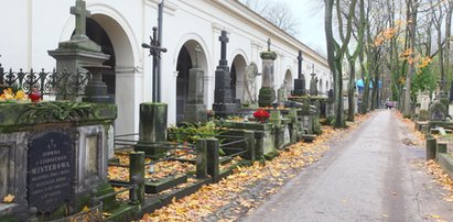 Po jej śmierci generał przychodził na grób z własnym stołem. Legendy Powązek