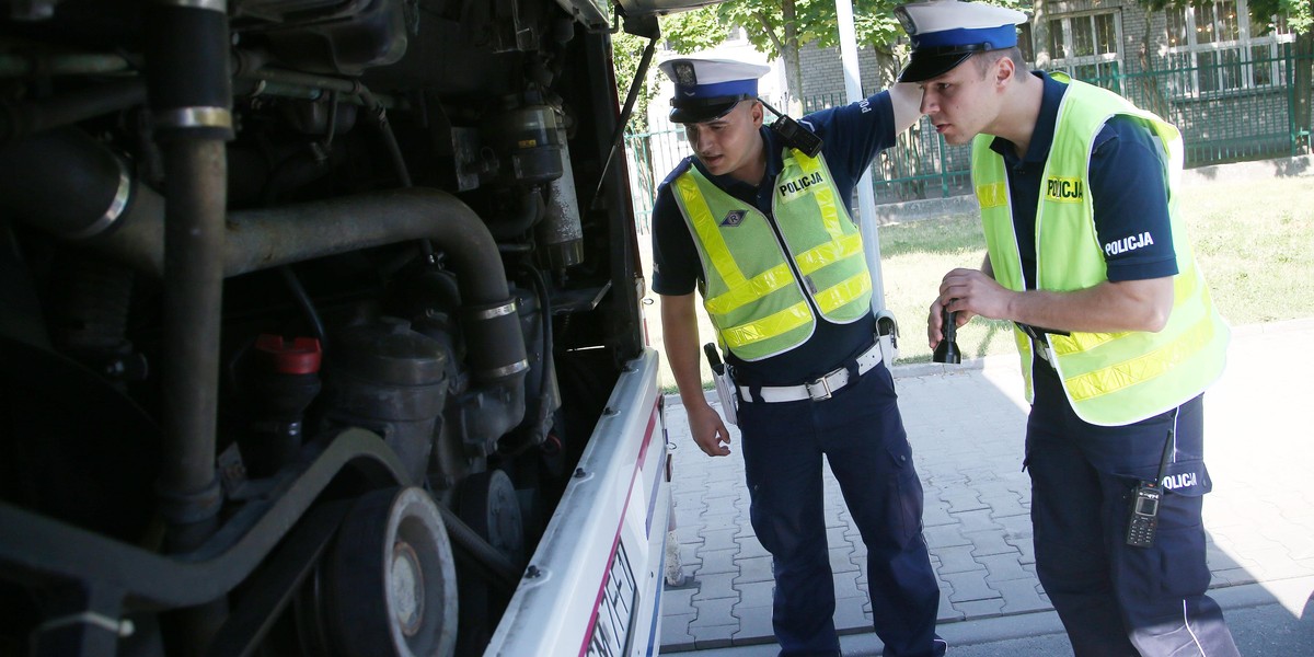 Ruszają kontrole autokarów