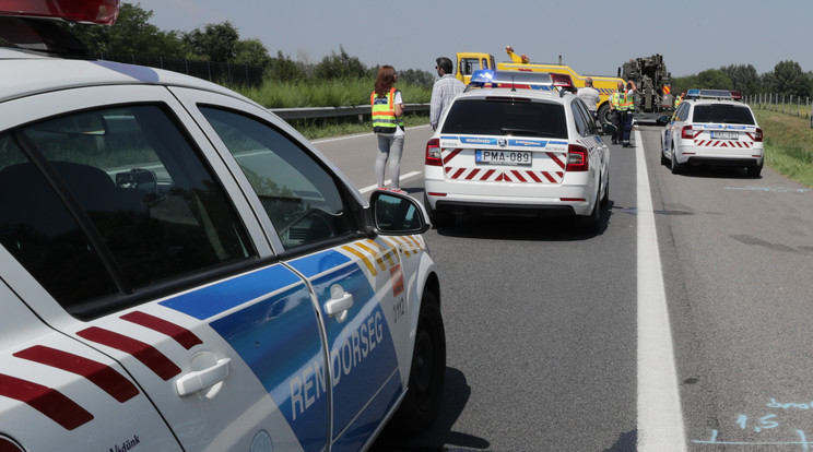 Fokozott figyelemre kérik a sofőröket a rendőrök, miután személyi sérüléssel járó közúti baleset történt az M1-es autópályán / Illusztráció: Grnák László