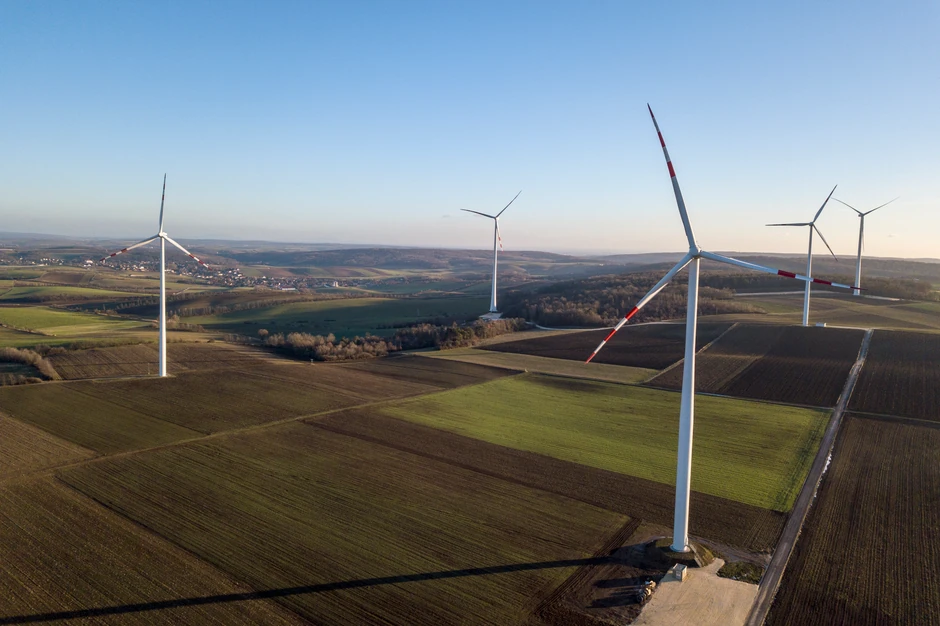 Ljudi i dalje više koriste naftu nego što se okreću ka obnovljivim energijama