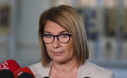 "Usunięcie seksisty z PO to za mało. Chamstwo legitymizował uśmiechem, uściskiem dłoni rzecznik PO Grabiec". Mazurek domaga się dymisji