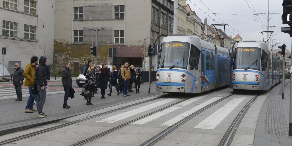 Przystanek na ul. Świdnickiej dezorientuje podróżnych