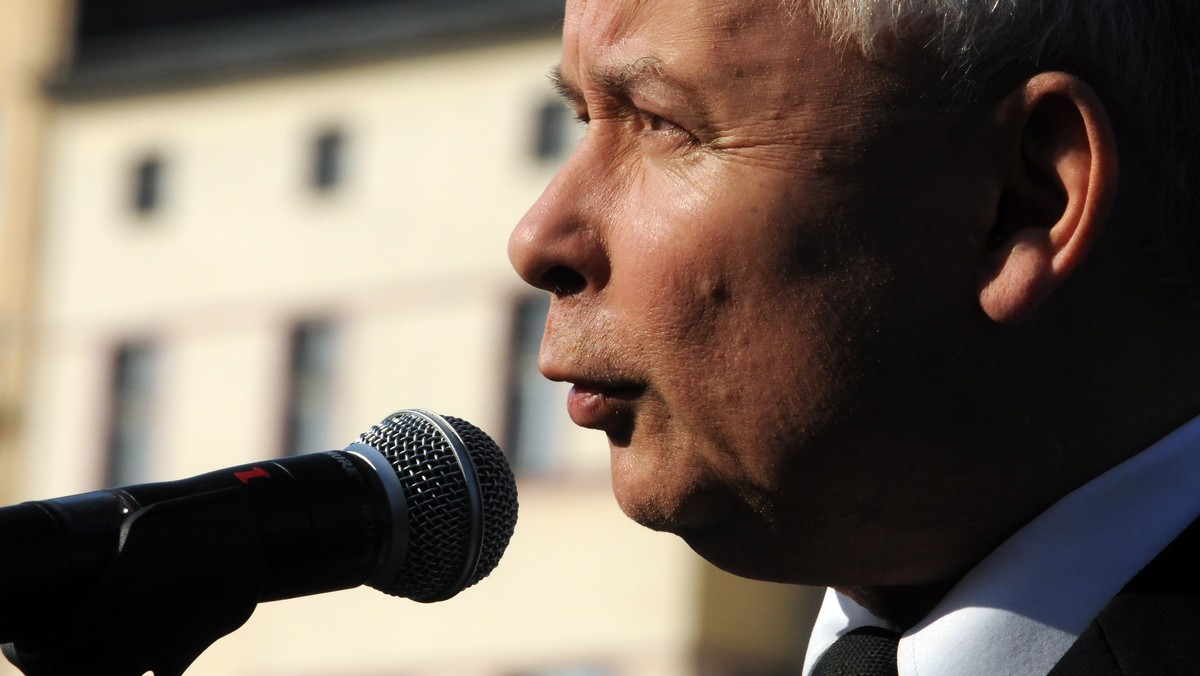 Podczas piątkowej wizyty na Jasnej Górze prezes PiS Jarosław Kaczyński modlił się przed Cudownym Obrazem Matki Bożej. Przedstawiciele częstochowskiego sanktuarium zaznaczali, że ta część pobytu prezesa miała prywatny charakter.