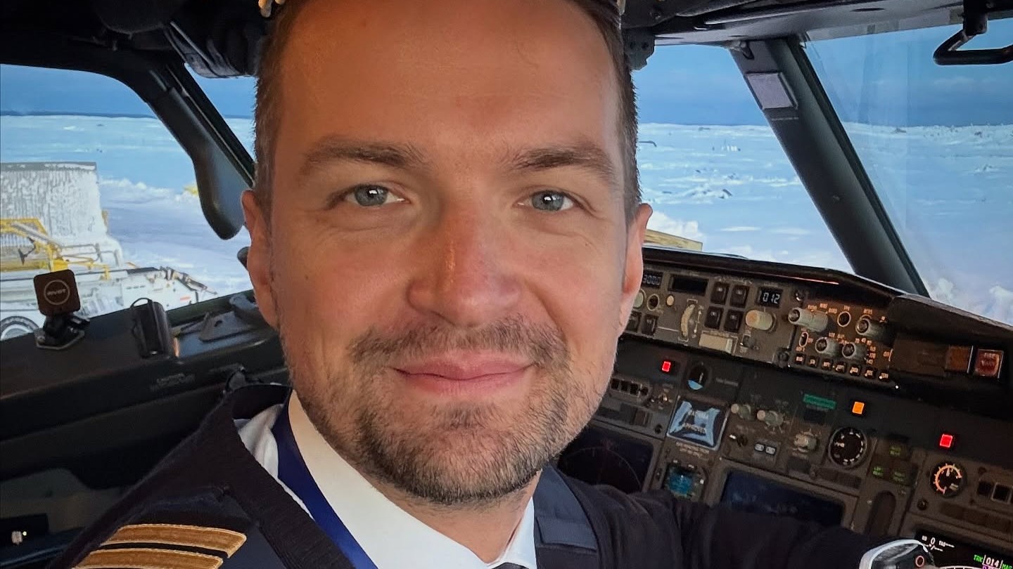 Viktor Vincze pracoval krátky čas ako pilot.