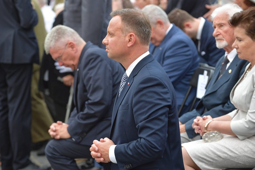 Andrzej Duda walczy z natrętną osą