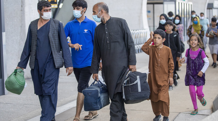 Afganisztánból sokan menekülnek, miután az iszlamista tálibok átvették a hatalmat /Fotó: MTI/EPA/Shawn Thew
