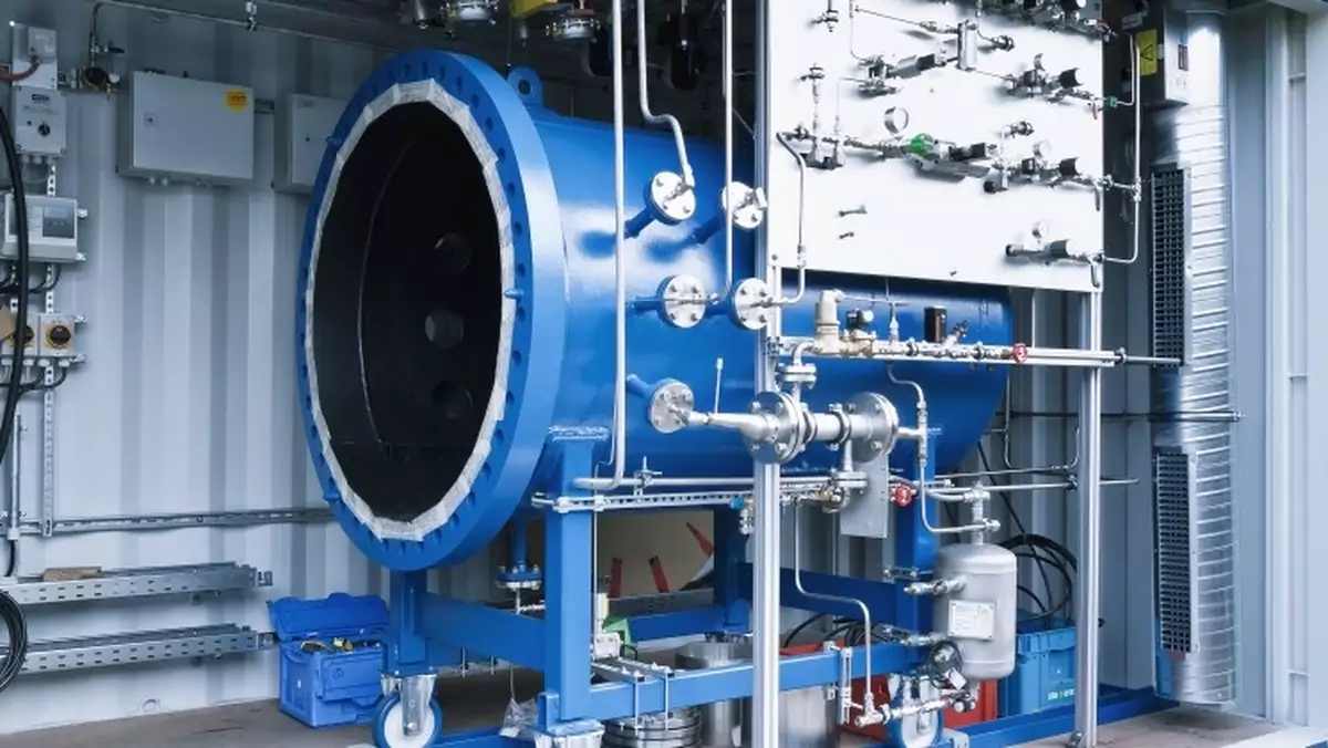 Maszyna do tworzenia paliwa z wody i dwutlenku węgla