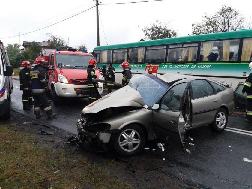 Tragiczny wypadek. Samochód zderzył się z autobusem