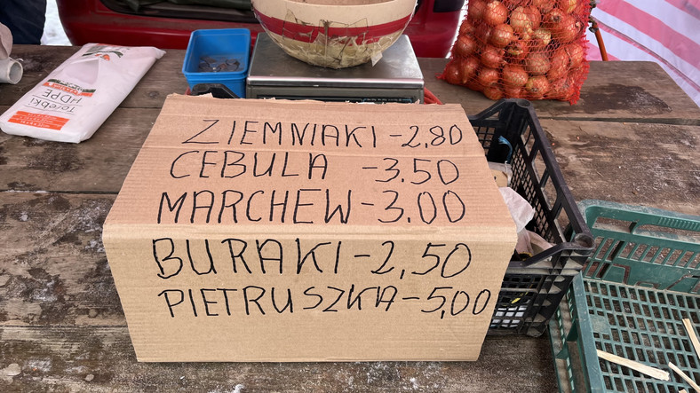 Klienci i sprzedawcy mówię, że ceny na bazarze w Białymstoku są bez zmian