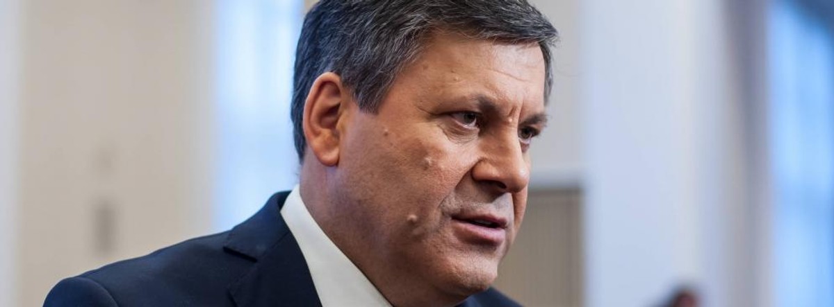 Samorządowcy poprosili ministra Janusza Piechocińskiego, aby zaangażował się w wyjaśnienie ich sporu z firmami energetycznymi