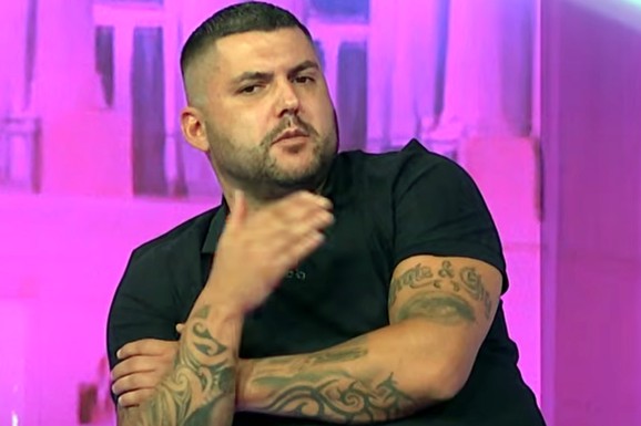 "NEMOJ U DUBROVNIK DA IDEŠ, JER TAMO PO TEBE NIJE DOBRO" Mevlida Durdžić se uključila u emisiju uživo i zapretila sinu Asminu: "Aneli radi kako joj Ahmići kažu"