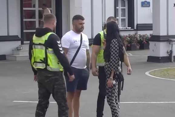 MAJA GA UPOREDILA SA BIVŠIM, ON IZGUBIO KONTROLU Drama u Eliti, Asmin ne zna gde udara: "I kad idem u WC ideš za mnom!" (VIDEO)
