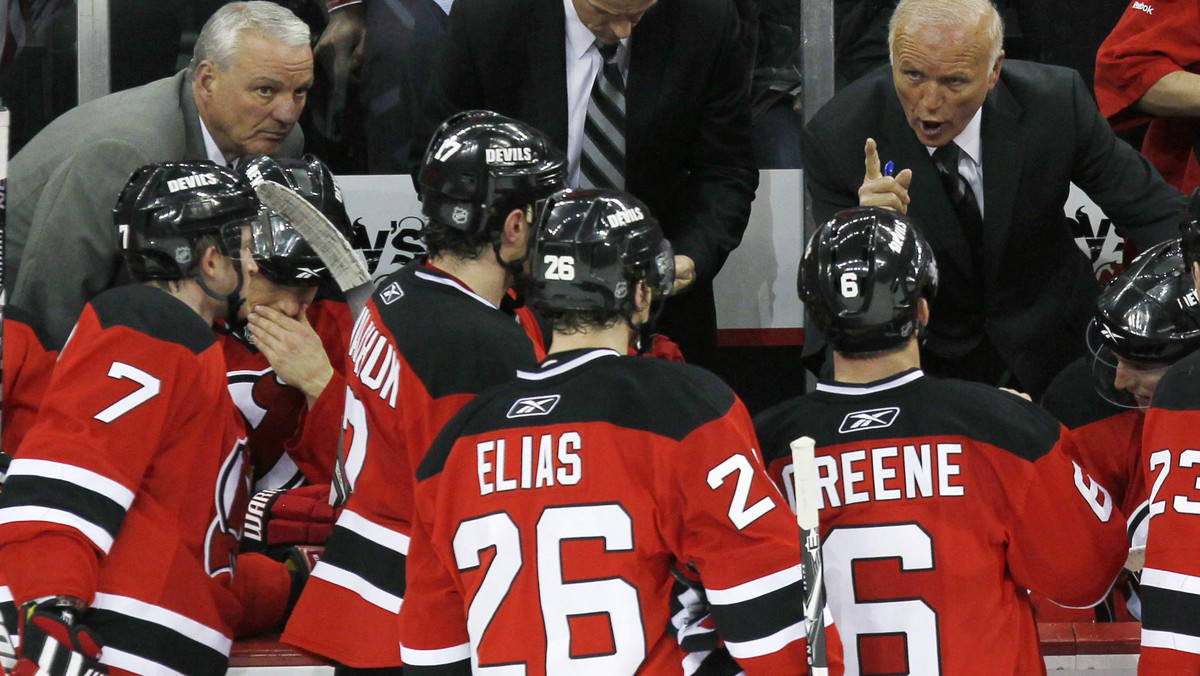 Trener New Jersey Devils Jacques Lemaire zdecydował się odejść na emeryturę. Przyczyną takiej decyzji był trzeci z rzędu nieudany start "Diabłów" w play off ligi hokeja na lodzie NHL, którzy ponownie nie zdołali przejść pierwszej rundy.