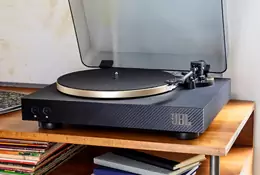 JBL Spinner łączy analogową muzykę z cyfrowym światem. Recenzja gramofonu