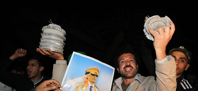 Siły Kadafiego porywają i biją mieszkańców odbitego miasta