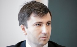 Obniżka wieku emerytalnego to nowe liberum weto. "Prezydent Duda z powodu tej decyzji będzie na liście hańby"