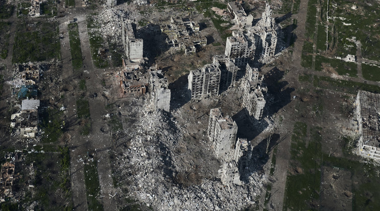 Bahmut a háború legvéresebb csatatere, az elmúlt 10 hónapban rommá lőtték a várost / Fotó: MTI/AP