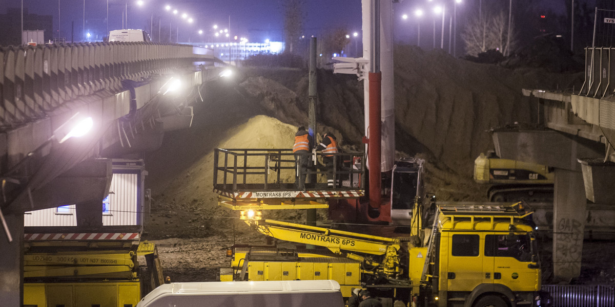 Awaria pod trasą katowicką. Od rana przez Żegrze nie pojadą tramwaje