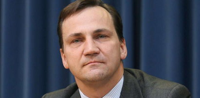 Sikorski wystawił działaczy PO. Dla Lisa?