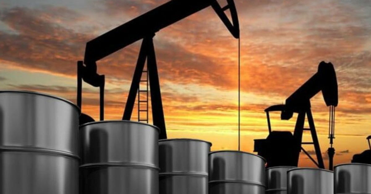 Импорт нефтепродуктов. Площадь нефтезавода в омске. Нефтепродукты выбор. Bitumen 40/50. Транспортировка газа.