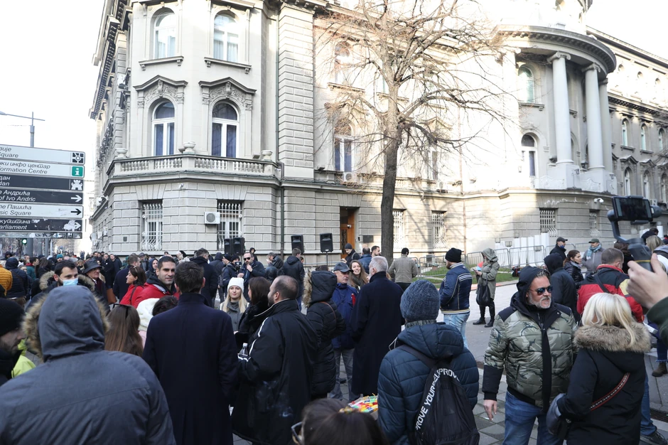 Protest ispred Predsedništva