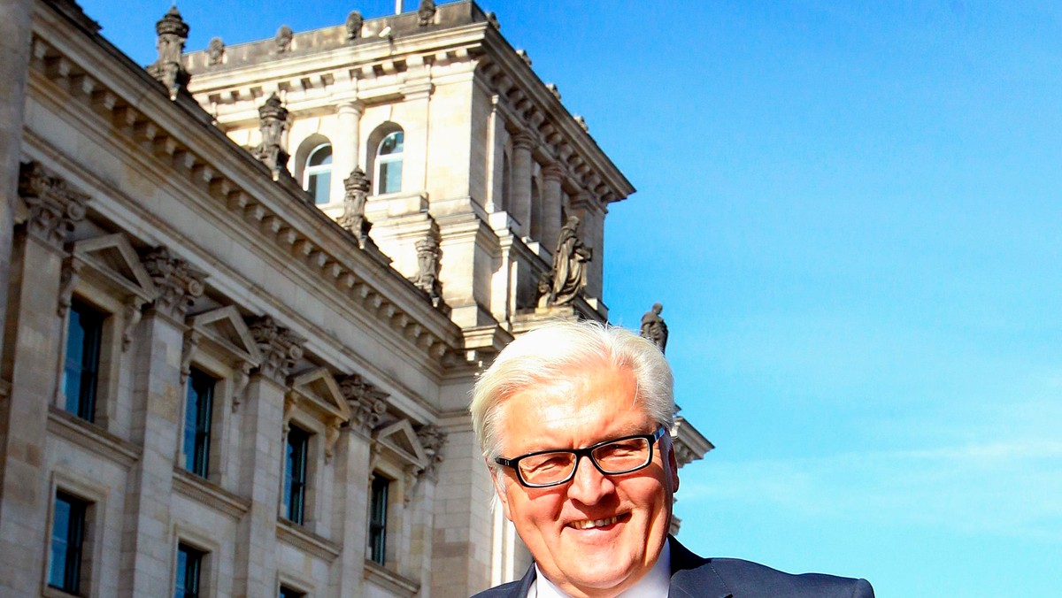 Przewodniczący frakcji niemieckiej SPD i były szef dyplomacji Frank-Walter Steinmeier, który w sierpniu darował nerkę swojej ciężko chorej żonie, powrócił do działalności politycznej.