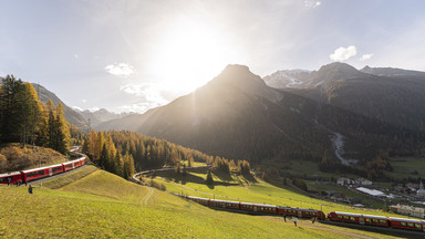 Szwajcarzy pobili rekord. Najdłuższy pociąg świata miał 100 wagonów [ZDJĘCIA]
