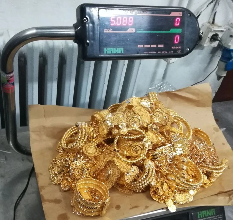 Merenje zaplenjenog zlata Gradina