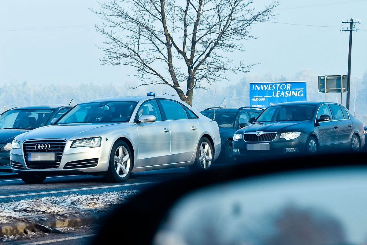 Najciemniej pod latarnią. Piechociński pędził "stówą" przez miasto i wpadł