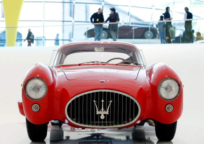 Model Maserati A6GCS  z 1954 roku w muzeum Enzo Ferrari w Modenie. Prędkość maksymalna z jaką mógł się poruszać ten samochód to 235 km/h