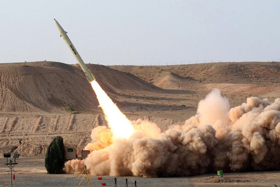 IRAN UDARIO BALISTIČKOM RAKETOM NA AMERIČKU BAZU 