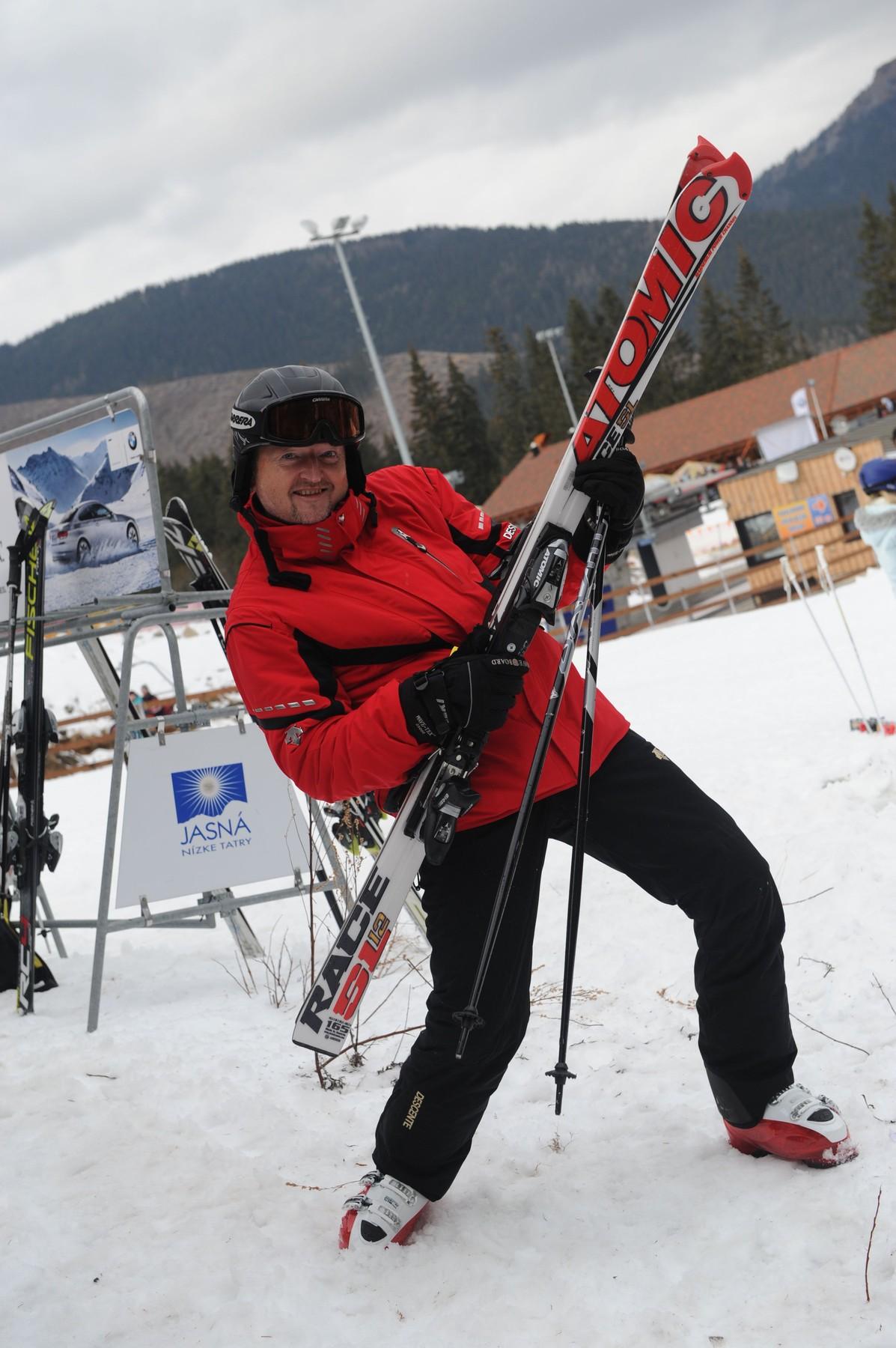 Herec Peter Sklár miloval lyžovanie.
