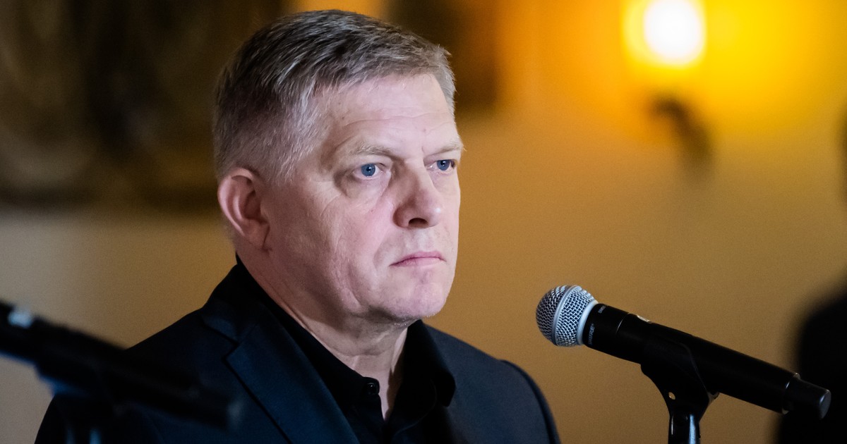 Robert Fico beperelte szlovák társlapunk főszerkesztőjét: 100 ezer eurót és bocsánatkérést követel egy könyv borítóképe miatt