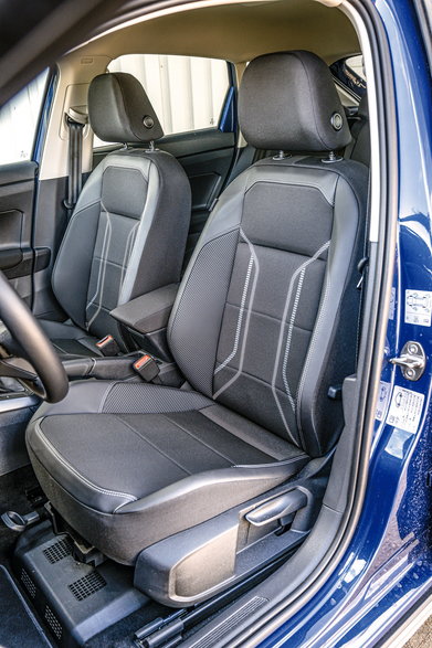 Dobre przednie fotele Volkswagena Taigo okazują się lepiej wyprofilowane i mają przyjemniejsze obicia.