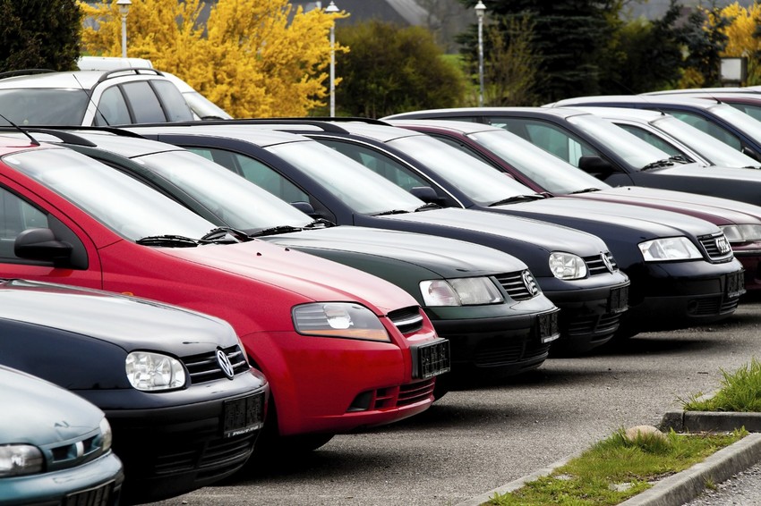 plac sa polovnim automobilima