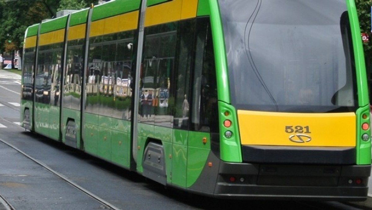 Do niecodziennego zdarzenia doszło w jednym z poznańskich tramwajów. Motorniczy zauważył moment, gdy jedna z pasażerek przywłaszczyła sobie telefon komórkowy innej osoby. Dzięki natychmiastowej interwencji, urządzenie wróciło do właścicielki. - Taki wstyd przed wszystkimi - mówił kierujący pojazdem.