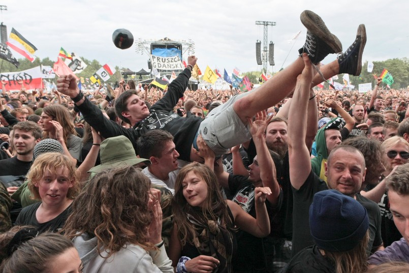 Co roku do Kostrzyna przyjeżdża kilkaset tysięcy ludzi. Nie inaczej jest i tym razem. Przystanek Woodstock to jeden z największych festiwali na świecie, a wstęp na niego jest darmowy. Organizatorem Przystanku jest Wielka Orkiestra Świątecznej Pomocy. W ten sposób WOŚP chce podziękować wszystkim wolontariuszom i ludziom wspierającym jej styczniowe, finałowe działania.