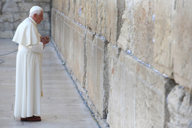 5. „Papież Benedykt” Joseph Ratzinger pod koniec lutego tego roku wywołał sensację, ogłaszając decyzję o przejściu na emeryturę. Ostatni przypadek, w którym papież dobrowolnie zrezygnował ze stanowiska, miał miejsce w 1415 roku.