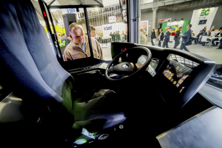 TRANSEXPO w Kielcach - kabina kierowcy autobusu Solaris Urbino 12<br><br> (mgo) PAP/Michał Walczak