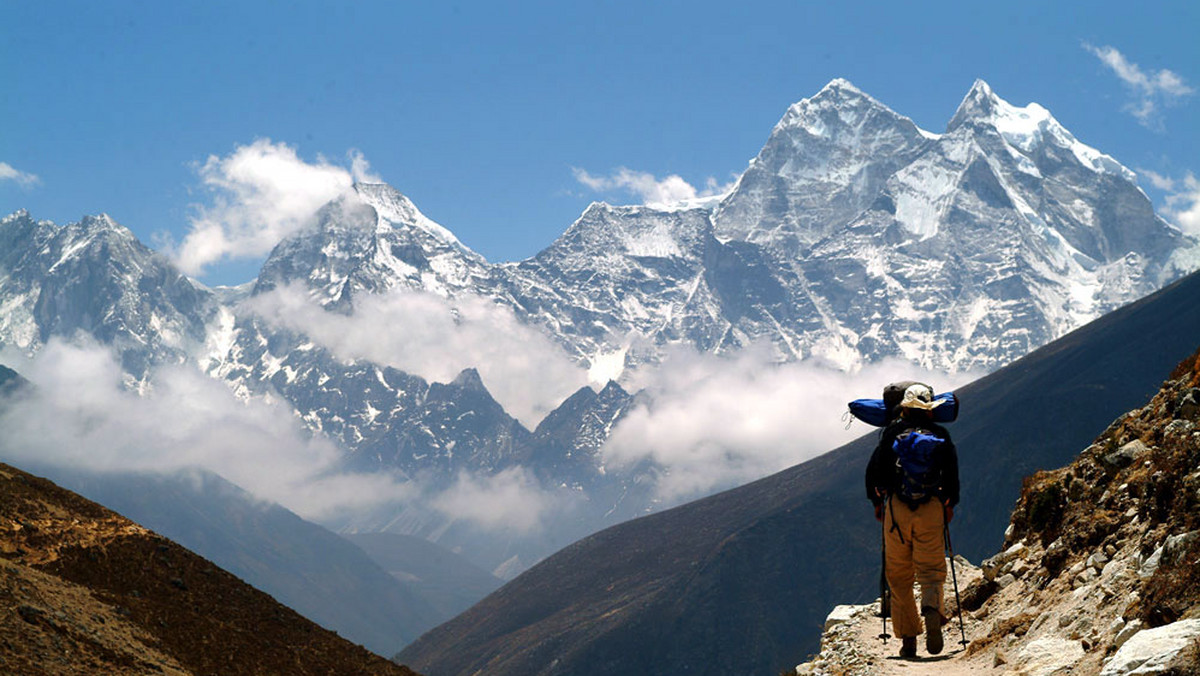Wzorując się na szlakach górskich w Peru i w północnoamerykańskich Appalachach, władze Nepalu otworzyły nową trasę prowadzącą przez Himalaje. Jej przejście zajmuje około 157 dni.
