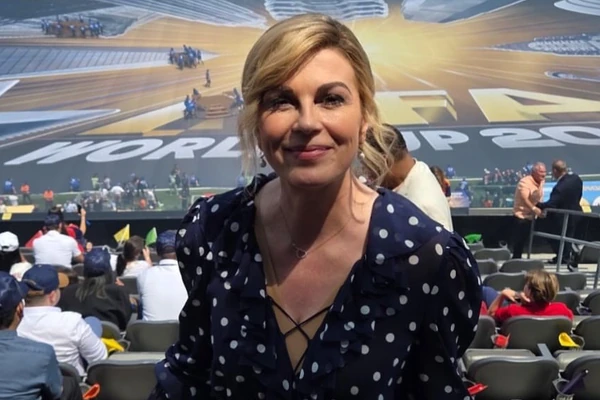 Kolinda pratila finale Svetskog prvenstva PORED TRAMPA, nosila TUFNASTU HALJINU, ali su svi zurili u DETALJ NA NJENOJ RUCI - cena sata mnoge iznenadila
