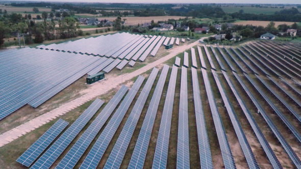 Jedna z największych farm fotowoltaicznych w Polsce w Czernikowie. Fot. Energa