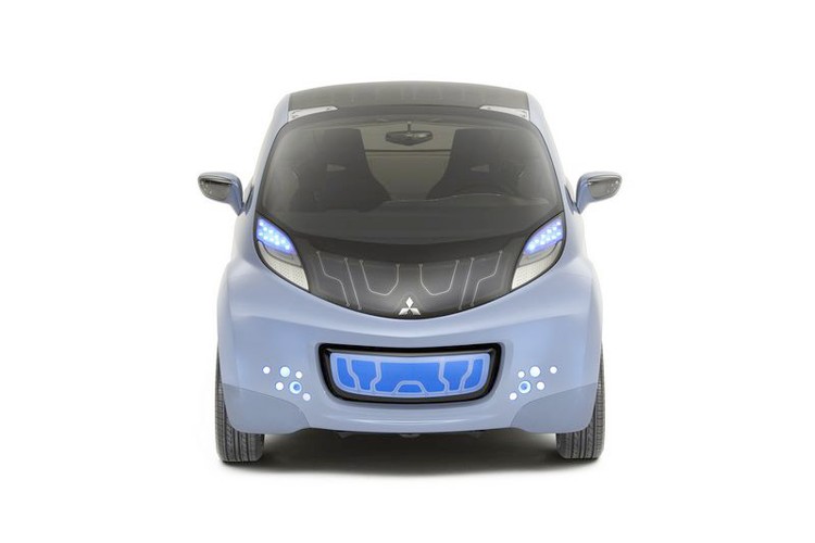 Koncept i MiEV Sport Air ma zdejmowany szklany dach...