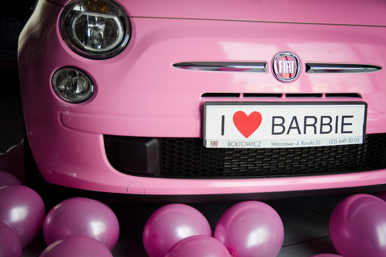 Różowy Fiat 500 od Barbie